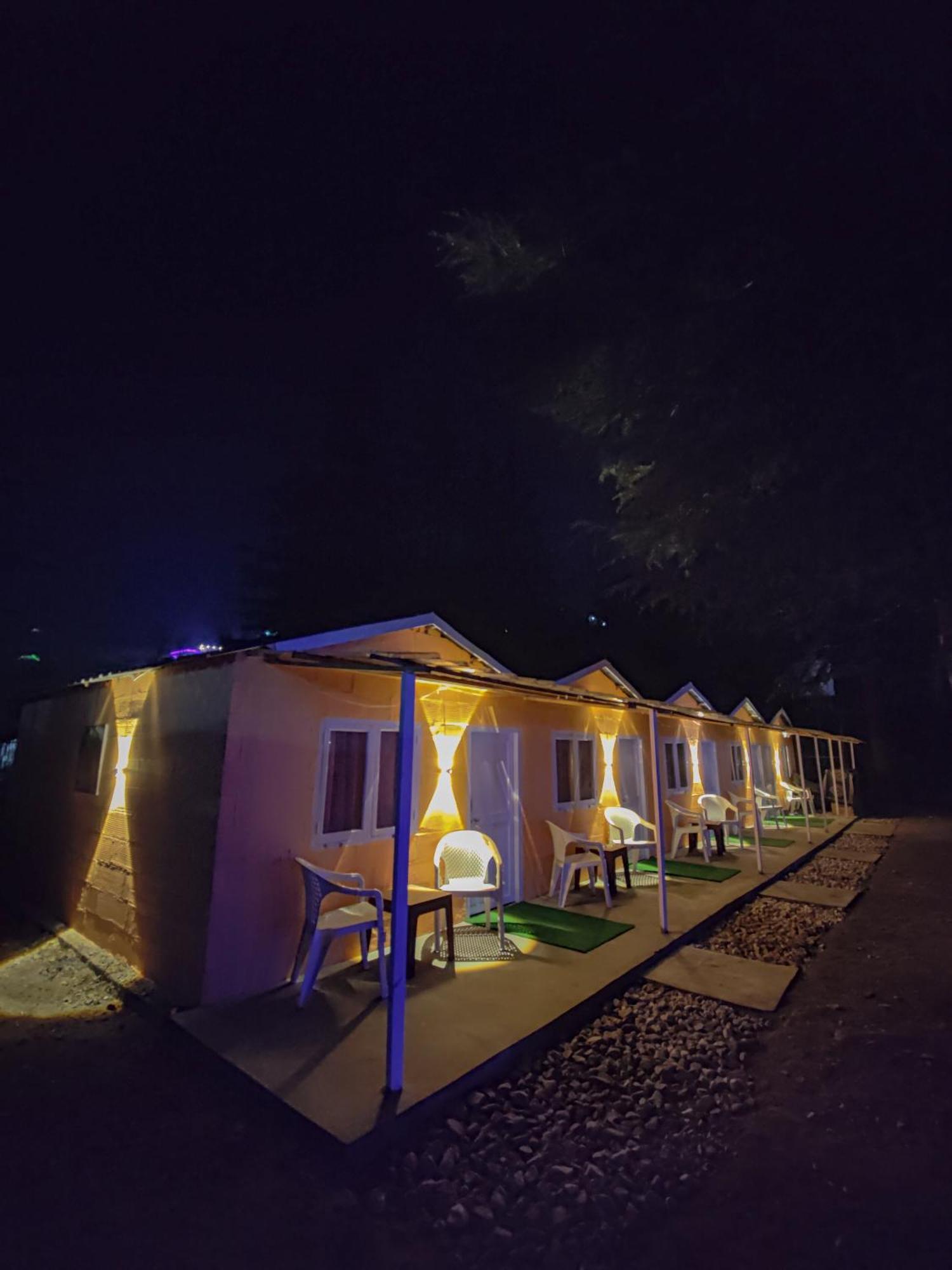 קאסול Pandora Riverside Cafe & Stay מראה חיצוני תמונה